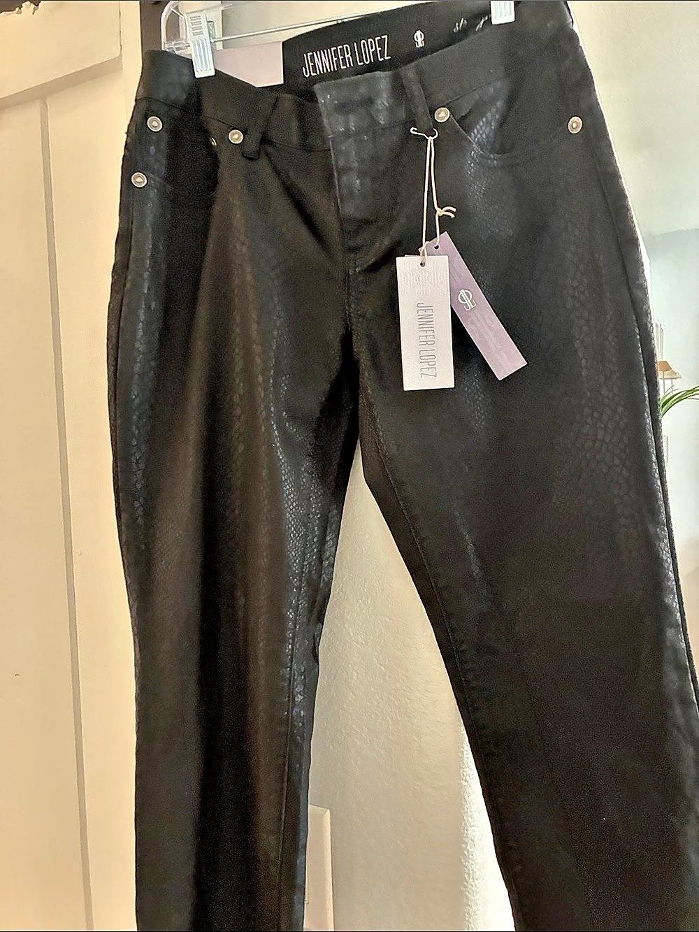 Jennifer Lopez Straight Leg Jeans Black Size 6 NWT